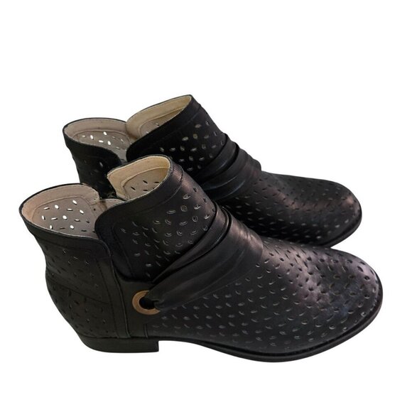 Revitalign Pricilla Ankle Boots Black Perforated Leather Zip Closure Size 7B - Picture 2 of 8